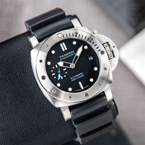 luminor submersible panerai ceramica|panerai submersible 42mm price.